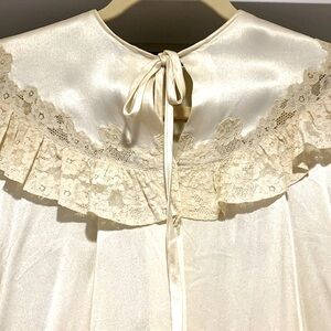 Vintage Sleep Jacket- Soft Ivory color, gorgeous lace trim- & delicate lace tie